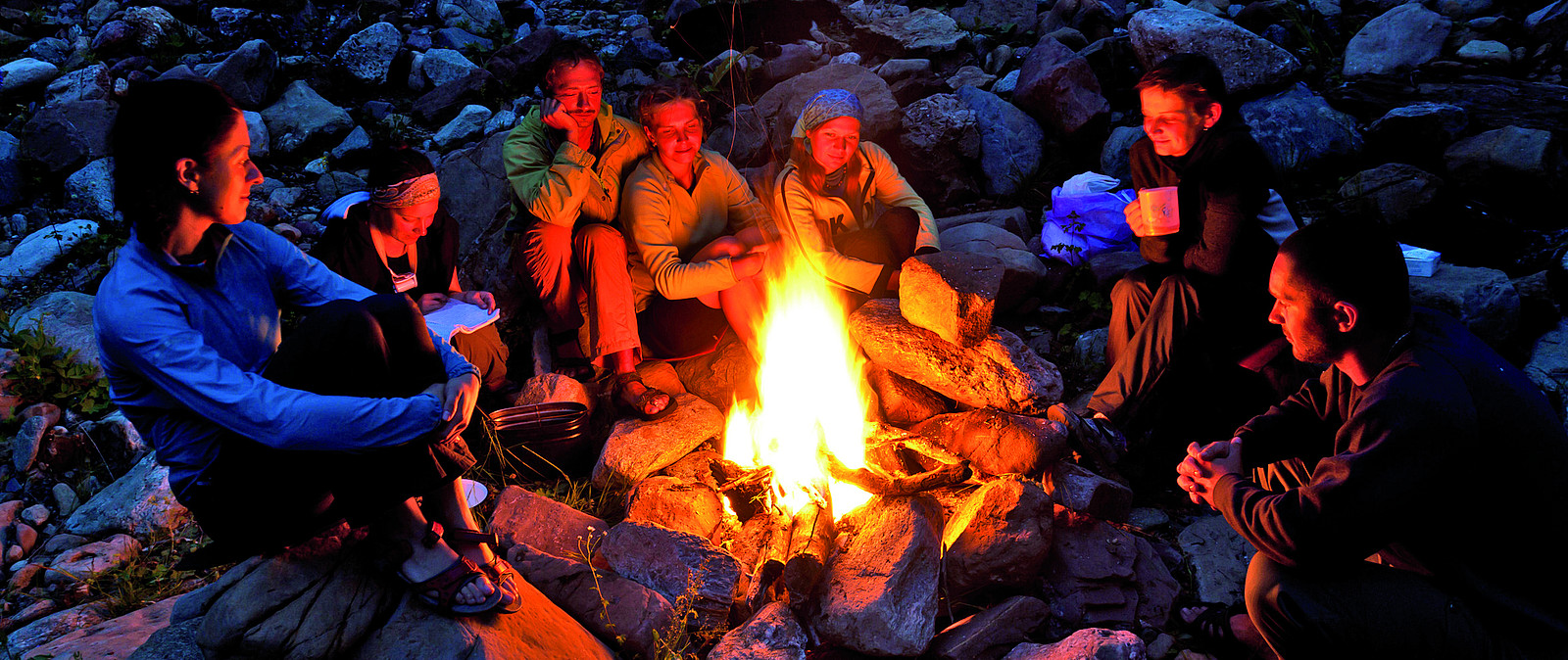 Ohne Kompass, Herd und Strom sind Sie aufgeschmissen? Kommen Sie mit uns auf Survival-Training und genießen Sie die Outdoorküche im Wald