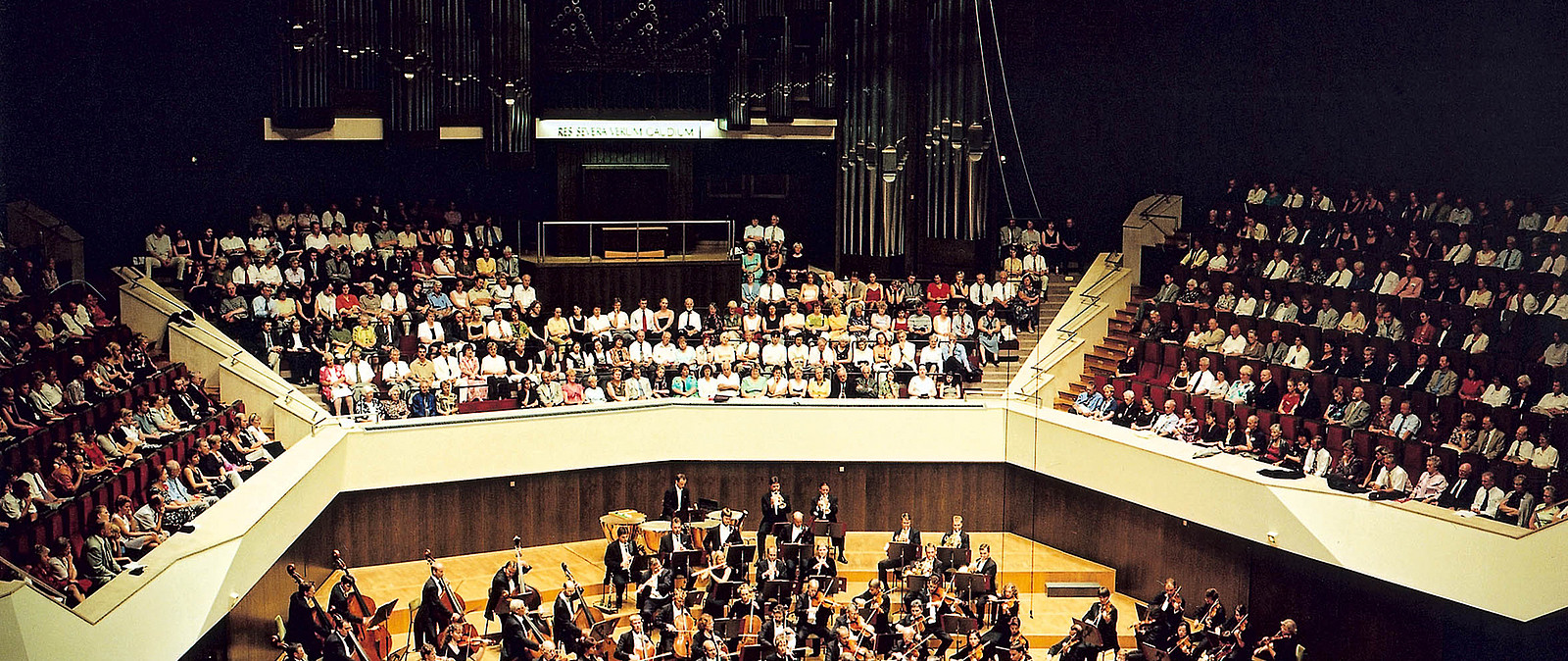 Genießen Sie die Orgelstunde im Advent im Leipziger Gewandhaus und stimmen Sie sich somit gemütlich auf die besinnliche Weihnachtszeit ein.