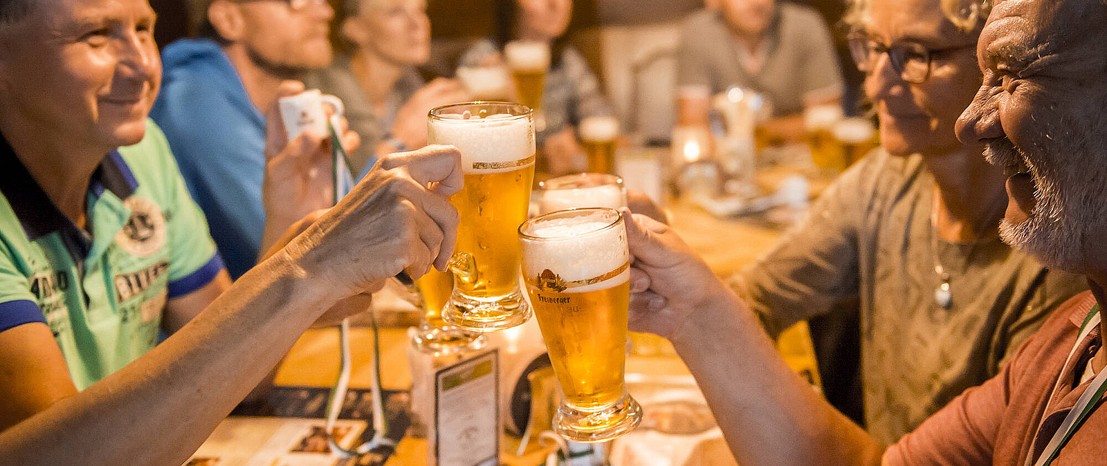 Genießen Sie Ihr neu erworbenes Wissen zur sächsischen Biertradition und stoßen Sie gemeinsam einmal ordentlich an. Prost!