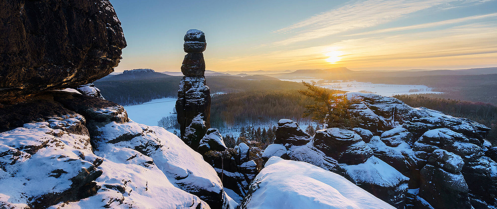 Genießen Sie einen einmaligen Blick in die Winterlandschaft der Sächsichen Schweiz. Während unserer Wanderung zeigen wir Ihnen die schönsten Ecken und verköstigen Sie mir regionalen Genussstücken