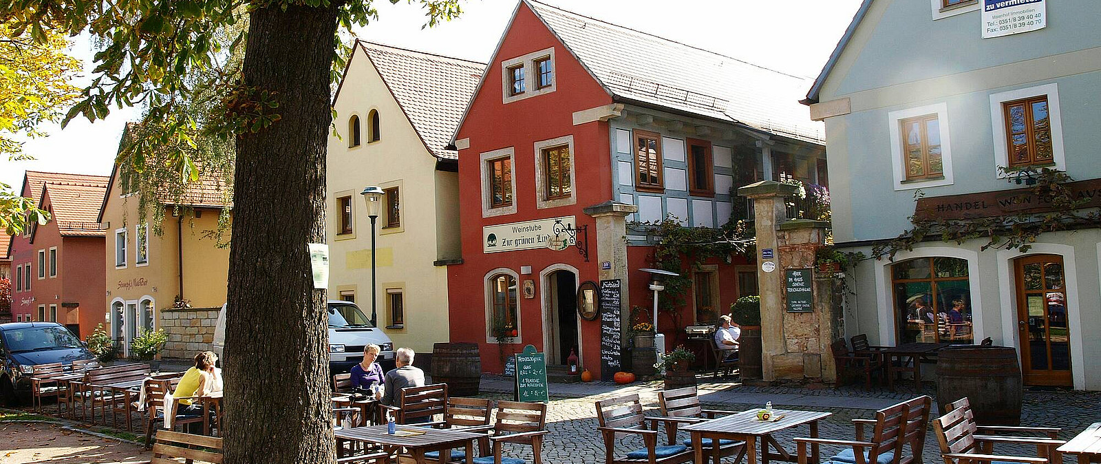 In Altkö trifft man das Leben, den Winzer und durch aus auch den einen oder anderen Nachbarn. So bekannt ist das Herzstück der Sächsischen Weinstraße bisher. Radebeuls Dorfkern ist allemal einen Ausflug in Sachsen wert.