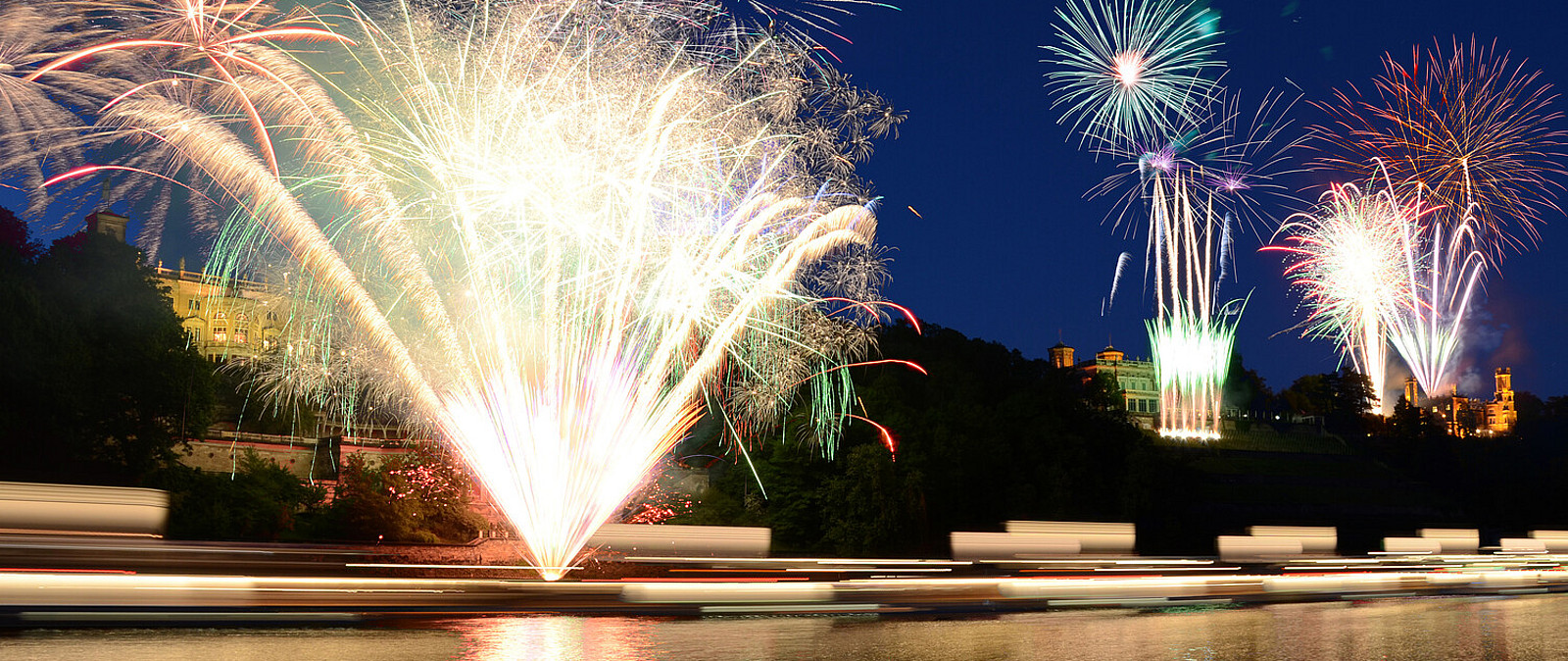 Elbflorenz verwandelt sich am letzten Tag des Jahres in ein bezauberndes Lichtermeer. Die gesamte Dresdner Altstadt ist eine Partymeile