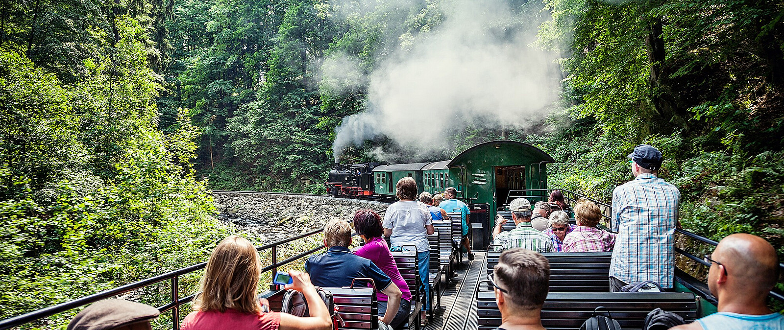 Weingenuss in der Schmalspurbahn