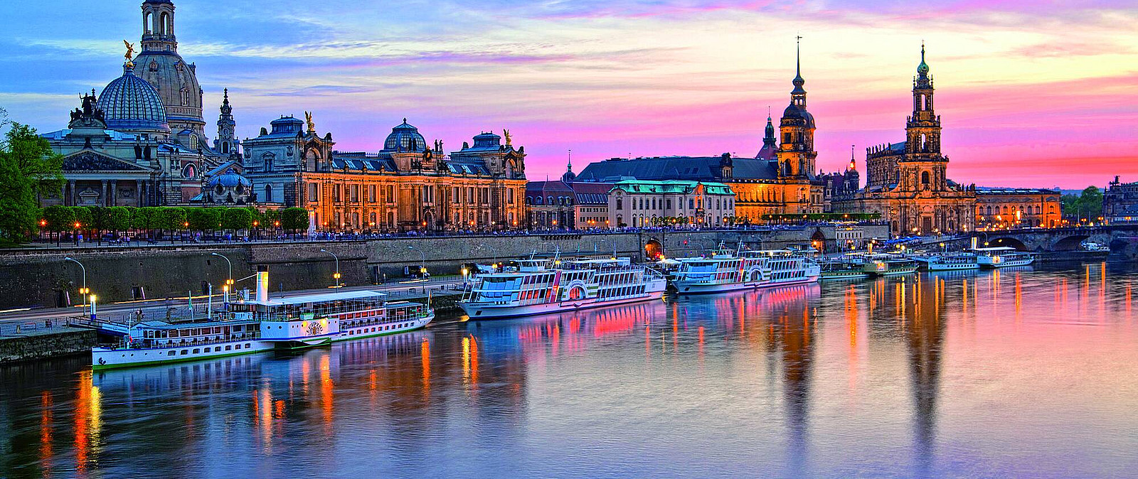 Bestaunen Sie nicht nur Frauenkirche, Semperoper und Co. Wir nehmen Sie mit auf eine Entdeckerotur zu den Schönheiten der Stadt und in die Sommerresidenz von August dem Starken, den Schlosspark Pillnitz.