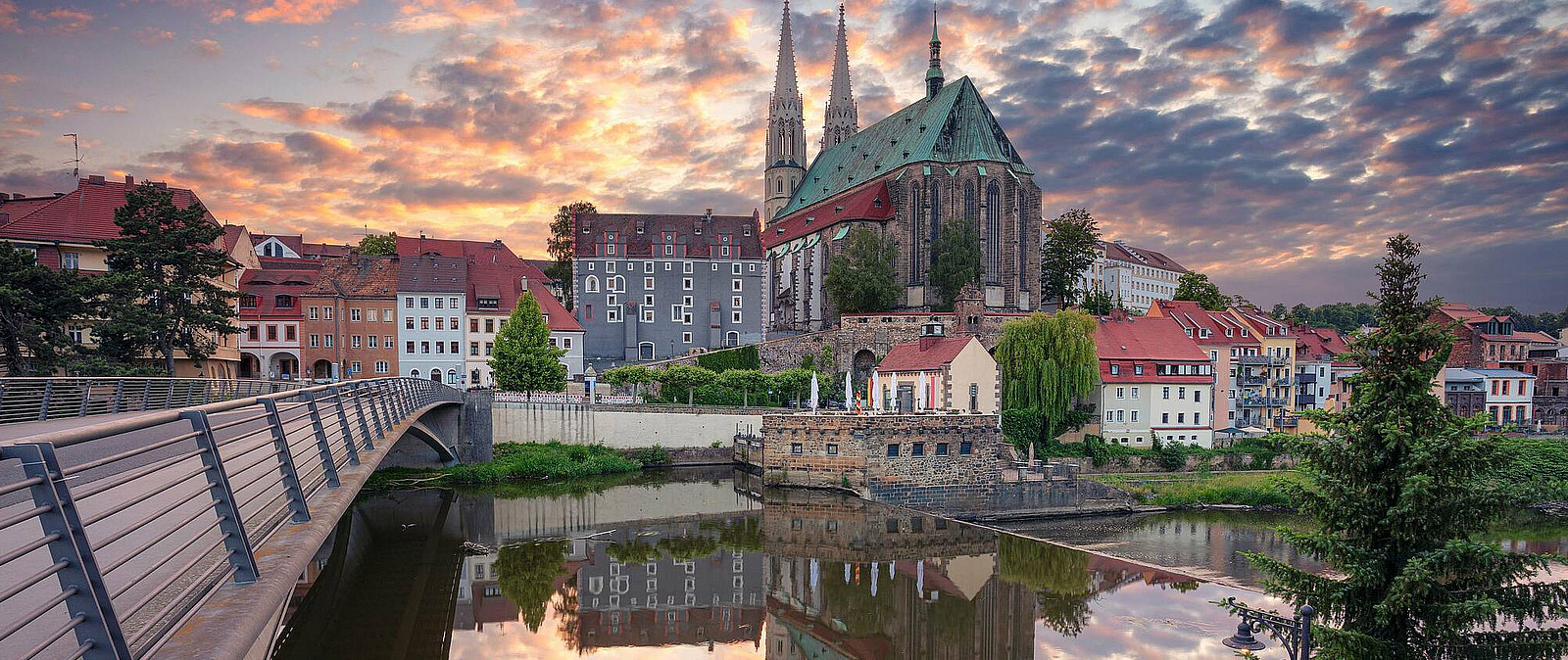 Görlitz mit seiner faszinierenden Architektur, welche auch in zahlreichen Filmen als Filmkulisse diente ist allemal eine Städtereise wert.