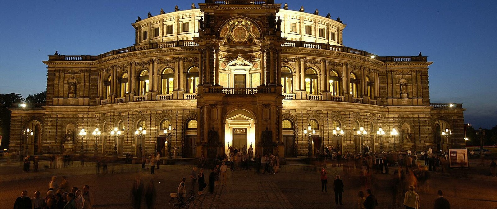 Wir entführen Sie bei dieser Städtereisein die Opernwelt der Dresdner Semperoper