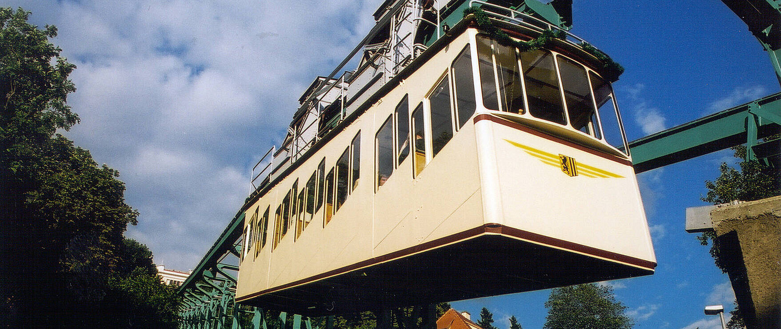 Fahren Sie mit der ältesten Bergschwebebahn der Welt und erleben Sie ein bisschen Nostalgie mitten in der modernen Landeshauptstadt Dresden. 