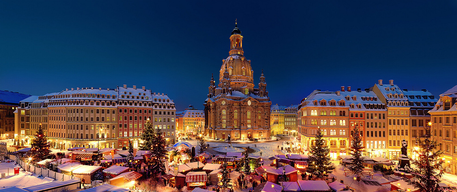 Striezelmarkt und Weihnachtsmarkt vor der Frauenkiche