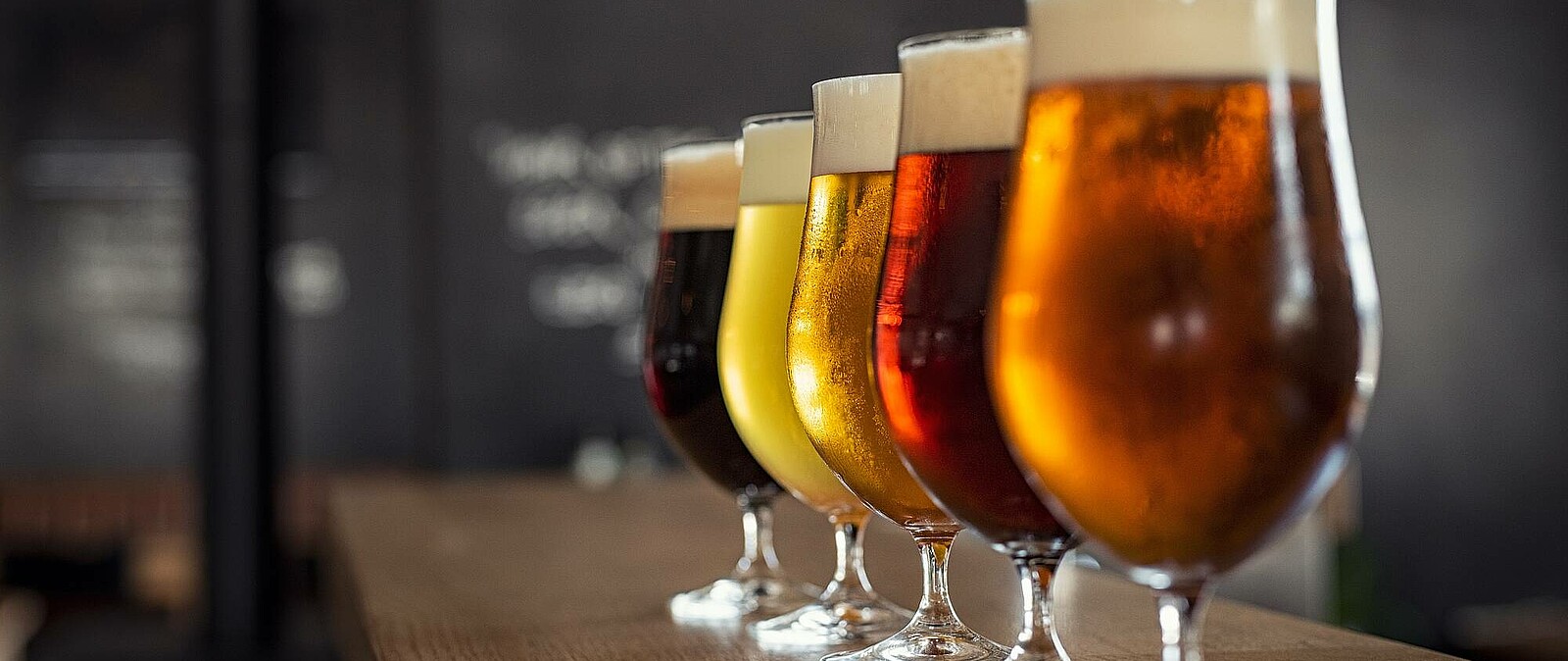 Erleben Sie eine Geschmacksexplosion der sächsischen Handwerksbiere, welche unser Biersommelier Ihnen genussvoll näher bringt.