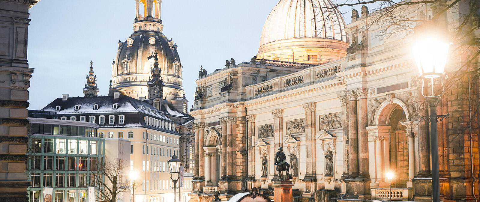 Ein Stadtrundgang durch Dresden lässt Ihre Weihnachtsfeier starten und mit einer beschaulichen Schifffahrt nach Pillnitz enden.