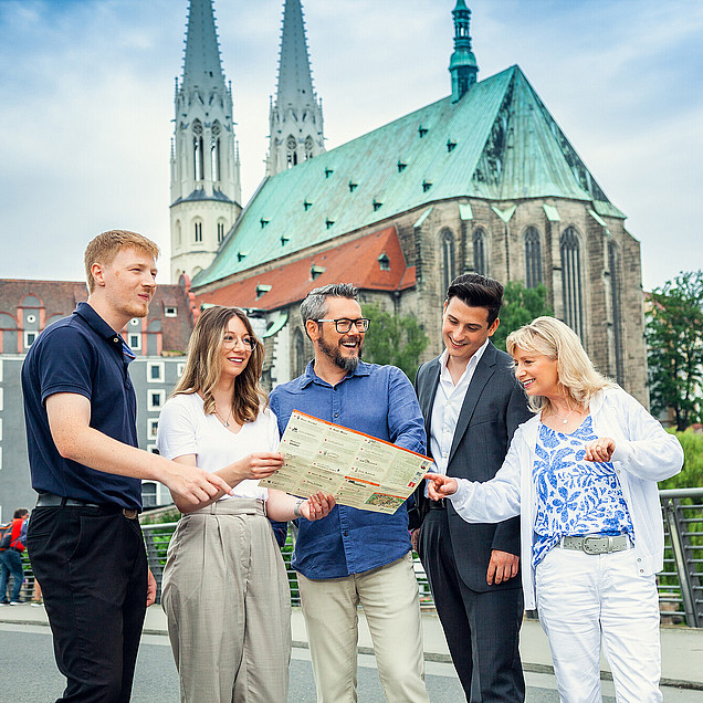 Firmenteam erkundet die Görlitzer Altstadt während einer Teamreise in Sachsen