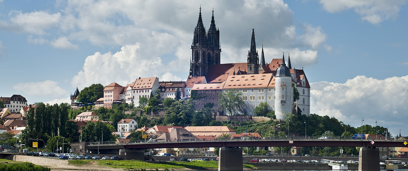 Mit der ältesten und größten Raddampferlotte der Welt geht es in die Porzellanstadt Meißen