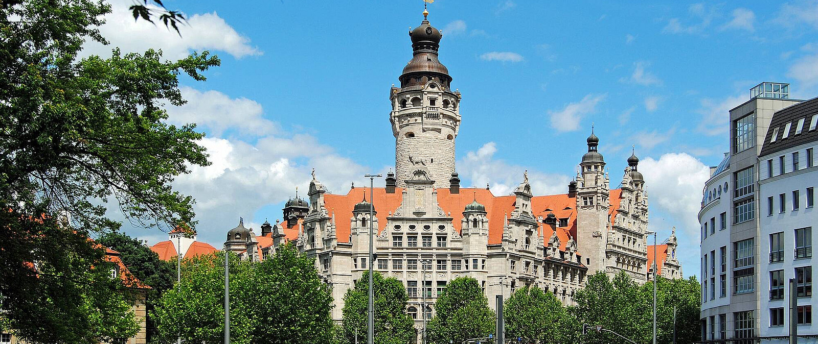 Genießen Sie drei Tage Kurzurlaub in der modernen und lebendigen Stadt Leipzig. Lassen Sie sich vom Lebensgefühl treiben und erkunden Sie die Stadt auf Ihre ganz eigene Weise.