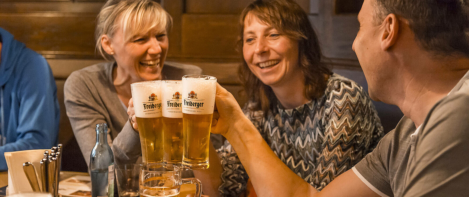 Bei unserer Bierführung Dresden stoßen Sie mit sächsischen Bierspezialitäten an. Genießen Sie die Bierführung mit unserem Braumeisters und lernen Sie das genießen. Typisch sächsisch.