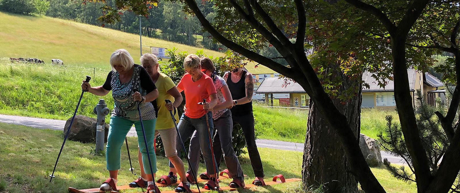 mit unserer Gras-Ski-WM sorgen wir garantiert für hochgezogene Mundwinkel