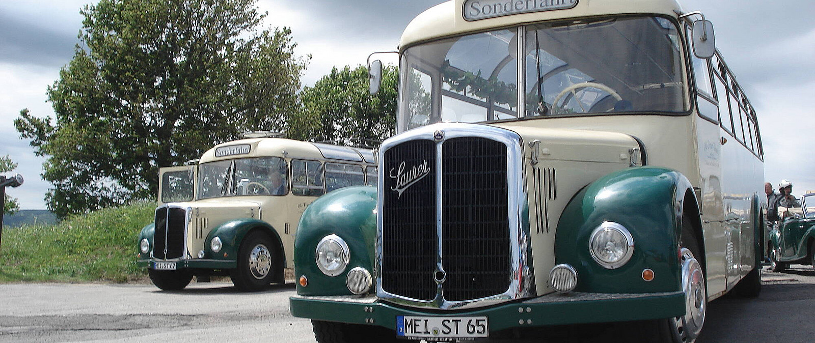 Fahren Sie im Oldtimerbus durch Dresden und genießen Sie eine Stadtrundfahrt der besonderen Art. Elbflorenz auf satirische Weise!