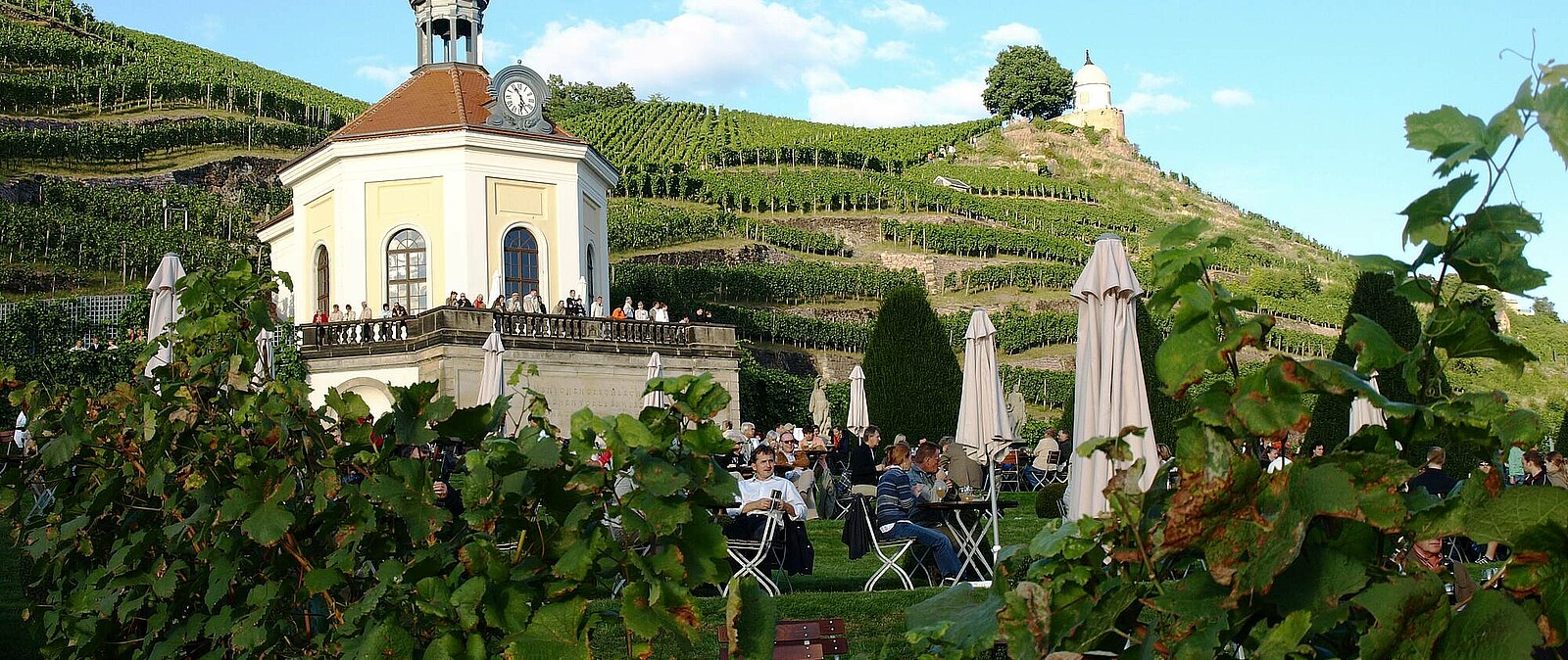 Ziel unserer Reise ist das Sächsische Staatsweingut Schloss Wackerbarth im Herzen der Sächsischen Weinstraße