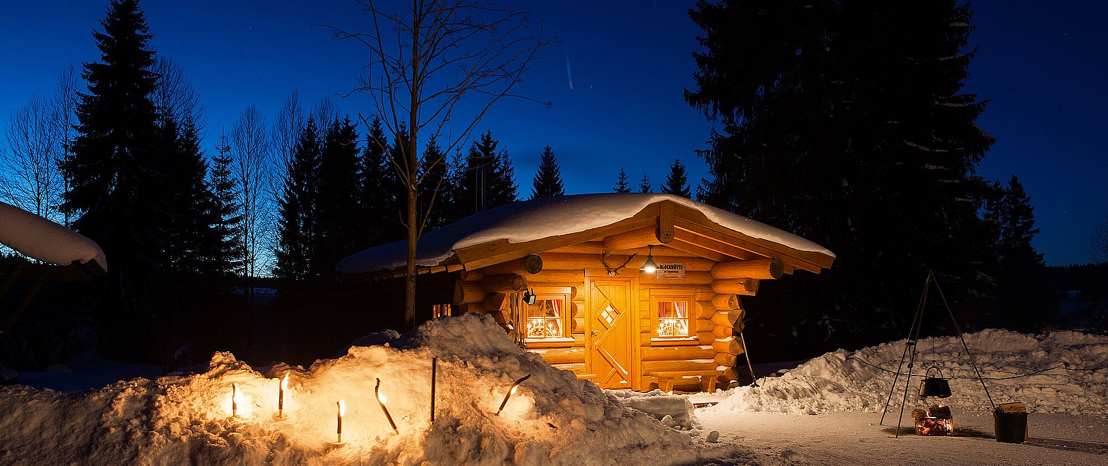 zur wunderbaren Adventszeit ist das Erzgebirge vom Schnee weiß umhüllt und es duftet nach Räucherkerzen und allerlei Gebäck