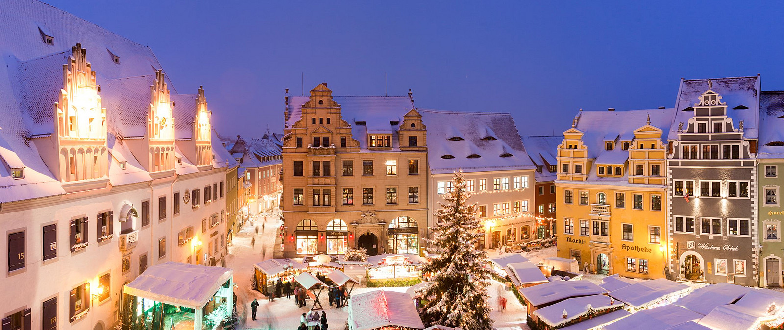 Ein lauschiges Städtchen, eine leichte Schneedecke im Blick und einen wärmenden Glühwein in der Hand - mehr braucht es doch eigentlich gar nicht für einen gelungenen Adventausflug.