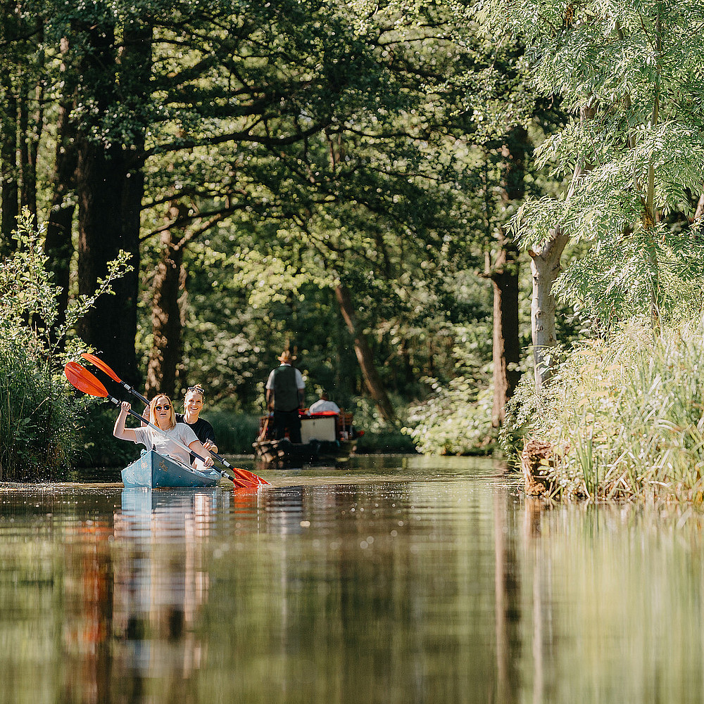 Mit Paddel und Boot stets auf Kurs im Spreewald Mit Paddel und Boot stets auf Kurs im Spreewald