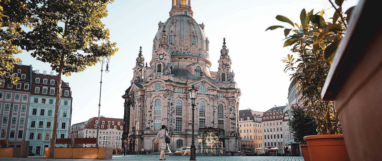 Erleben Sie einen Sektempfang im Schatten der Frauenkirche.